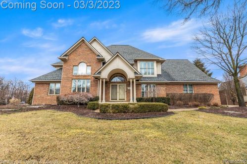 18615 Fox Hollow Ct, Northville, MI 48168-8849