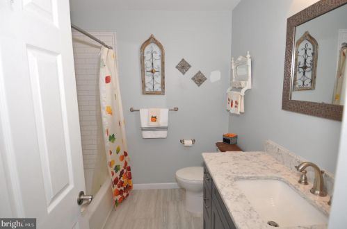 4 Hanover Dr, Cookstown NJ 08511-1005 exterior