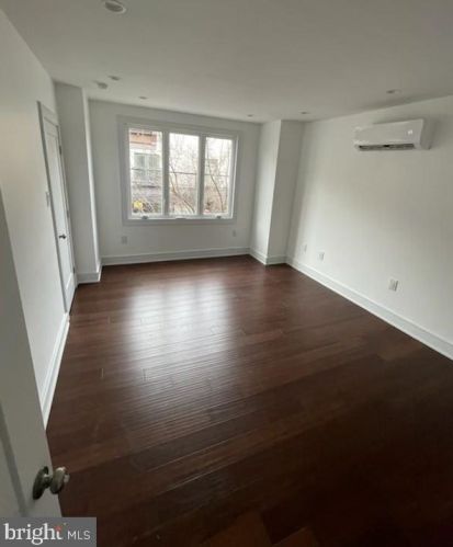 204 Brown St, Philadelphia PA  19123-2211 exterior