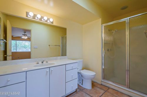 5860 Swan Rd, Tucson AZ 85718-5433 exterior