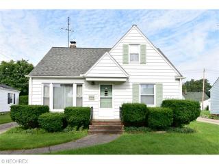 4746 Southwood Dr, Cleveland OH  44126-1250 exterior