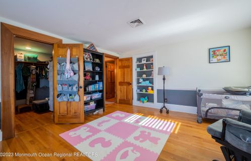 15 Hartshorne Pl, Middletown NJ  07748-2520 exterior