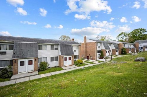 2740 South Rd, Poughkeepsie NY  12601-5241 exterior