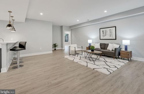 1422 Mayflower Dr, Mc Lean VA 22101-5615 exterior