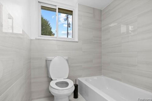 421 Beech Daly St, Dearborn Heights MI  48125-1000 exterior