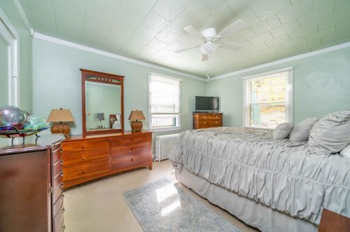 910 Davis St, Kalamazoo MI 49008-1195 exterior