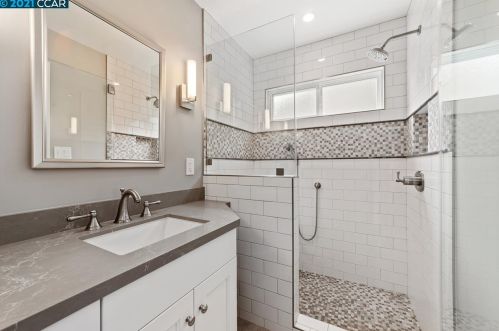 907 Hastings Dr, Concord CA 94518-3821 exterior