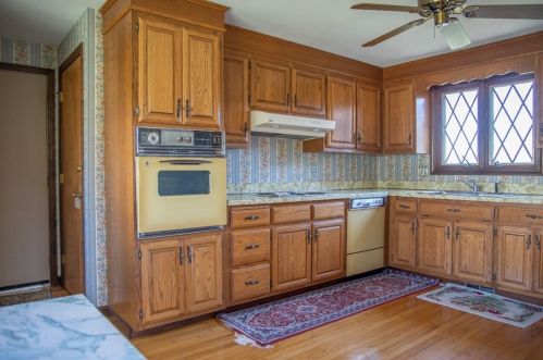 123 Bear Hole Rd, West Springfield MA 01089-1631 exterior