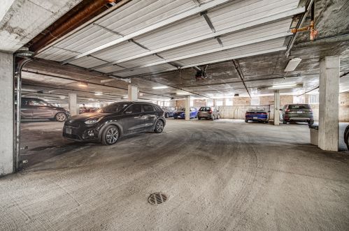 420 Clinton St, Chicago IL 60607-3803 exterior