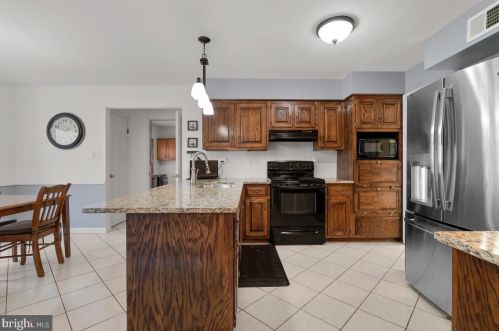 2 Granby Ct, Rockville MD 20855-1406 exterior