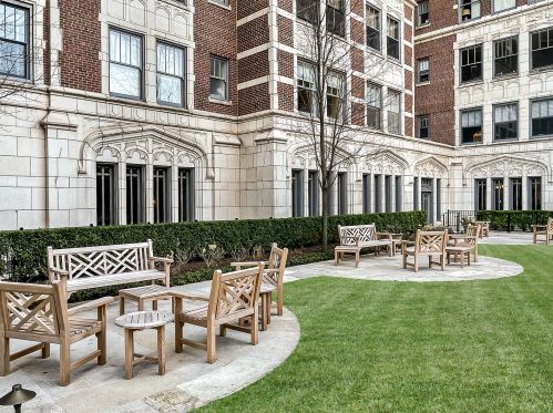 2440 Lakeview Ave, Chicago IL 60614-2872 exterior