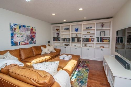 4949 Bayshore Blvd, Tampa FL 33611-3851 exterior