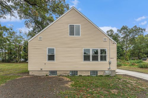 2856 Continental St, Meskegon, MI 49444-2310
