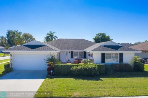 10806 Greentrail Dr, Boynton Beach, FL 33436-4922