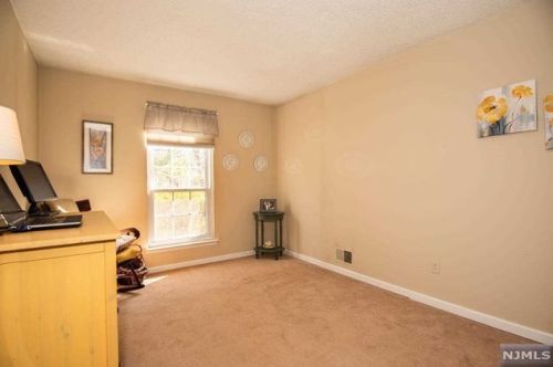 351 Cottonwood Way, Mahwah NJ 07430-2081 exterior