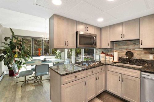 42 Cross Bow Ln, Commack NY 11725-1204 exterior