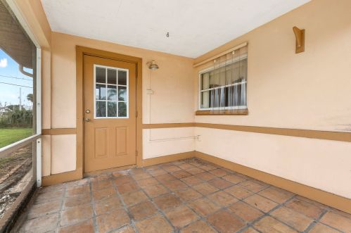 748 Oak St, Fort Pierce FL 34952-1341 exterior