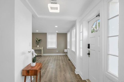 37 Commerce Ave, Killingly CT 06239-2804 exterior