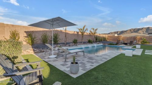 8513 22 Dr, Phoenix AZ 85041-7712 exterior