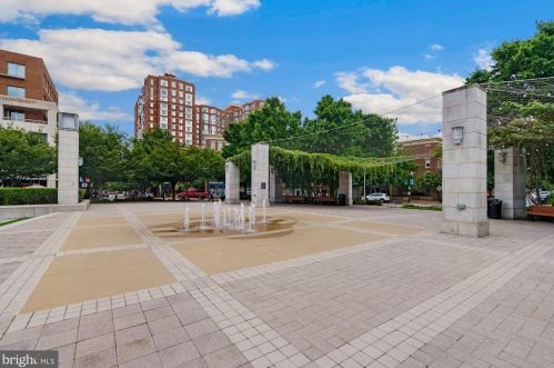 2050 Jamieson Ave, Alexandria VA  22314-6824 exterior