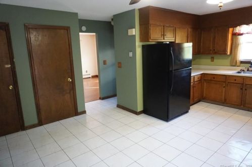 149 Maple St, Manchester CT 06040-6105 exterior