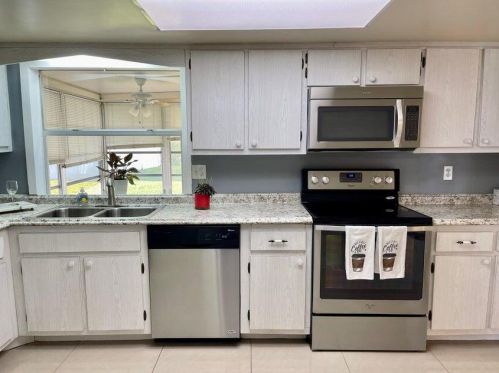 1103 3 Ave, Boynton Beach FL 33426-4664 exterior