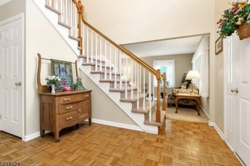 4 Christie Ct, Belvidere, NJ 07823-2510