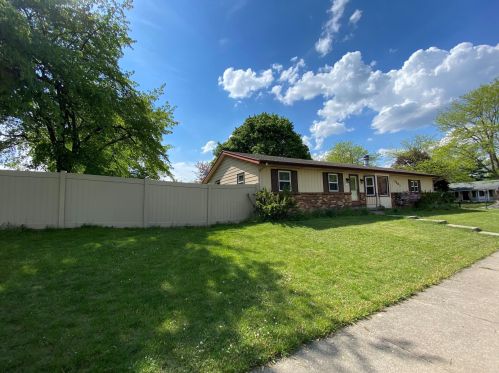 3801 Norwalk Dr, Grand Rapids, MI 49508-2637