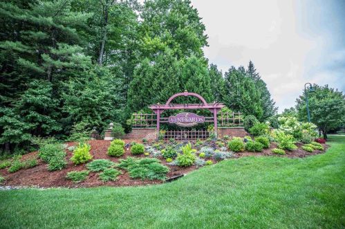 27 Cabernet Dr, Concord NH  03303-1035 exterior