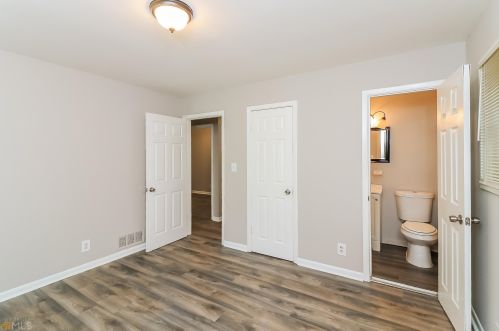 5240 Longmeadow Ln, Atlanta GA  30349-3124 exterior