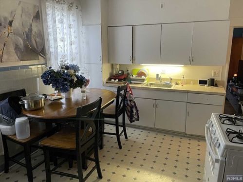 55 Clinton Pl, East Rutherford NJ 07073-1323 exterior