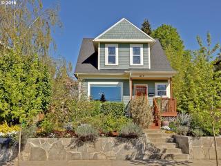 617 Skidmore St, Portland OR  97217-3055 exterior