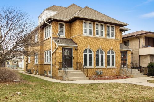 3255 45th St, Milwaukee, WI 53219-4816