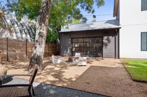 2106 14 St, Austin TX 78702-1304 exterior