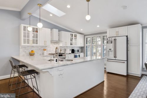 6651 Old Chesterbrook Rd, Mc Lean VA  22101-4661 exterior