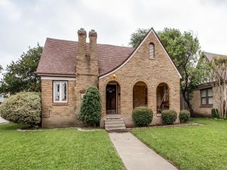 5701 Kenwood Ave, Dallas TX  75206-5509 exterior