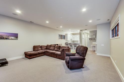 2637 Wayne Ave, Chicago IL 60614-1231 exterior