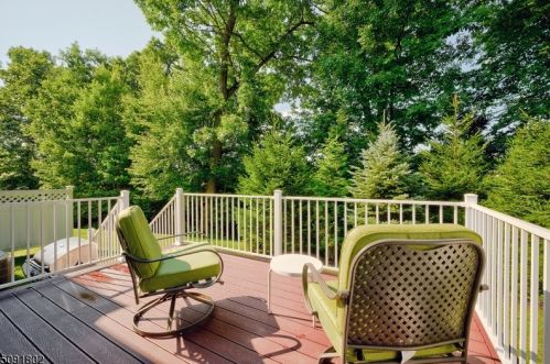 122 Mackenzie Ln, Parsippany NJ 07834-3723 exterior