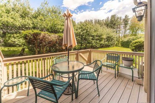 186 Metacomet Dr, Meriden CT 06450-3571 exterior