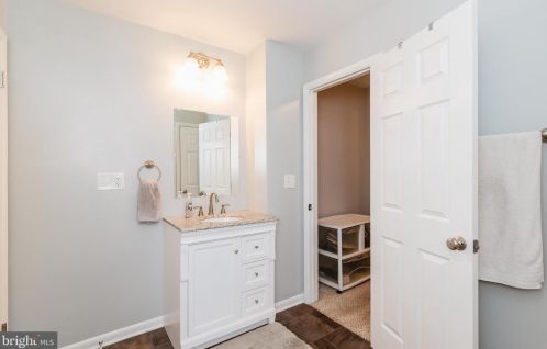 33 Vly Vw Dr, Hanover PA 17331-8307 exterior