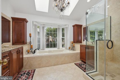 933 Willowleaf Way, Rockville MD 20854-2946 exterior