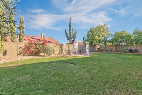 13007 38th St, Phoenix AZ  85044-3861 exterior