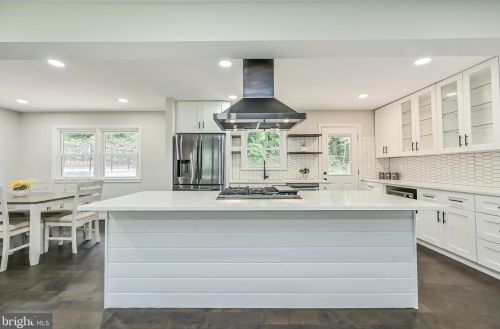 2002 Belle View Blvd, Alexandria VA 22307-1360 exterior