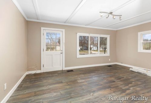 1340 Hollywood St, Grand Rapids MI 49505-3842 exterior