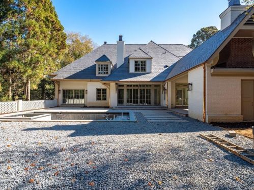 3364 Knollwood Dr, Atlanta GA 30305-1022 exterior