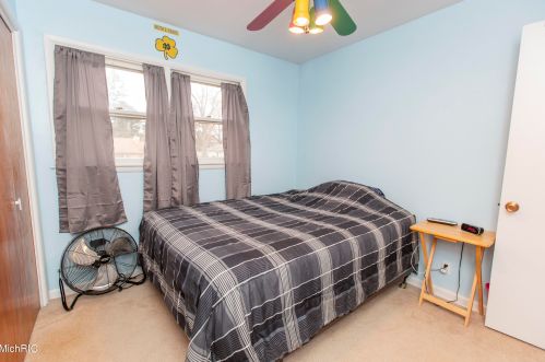 5231 Old Colony Rd, Kalamazoo MI 49008-3216 exterior