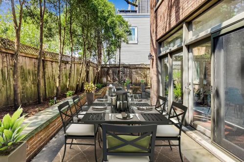 579 Hawthorne Pl, Chicago IL  60657-2922 exterior