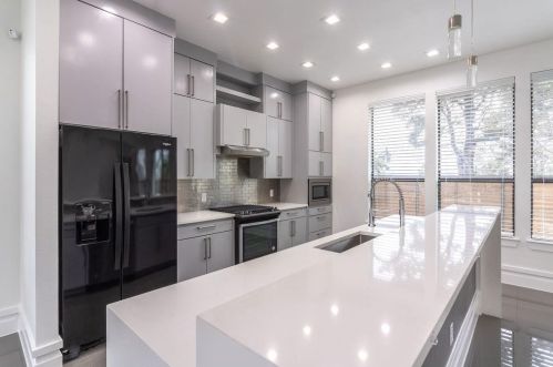 2210 Bonnie View Rd, Dallas TX 75216-7205 exterior