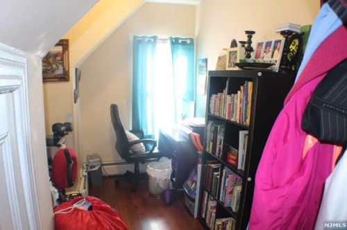 22 Forest Ave, Teaneck NJ 07666-5752 exterior