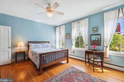 311 5 St, Washington DC 20003-1104 exterior